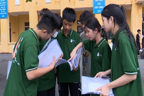 Phụ huynh, học sinh “cân não” lựa chọn tổ hợp môn vào lớp 10