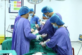 Phẫu thuật thành công thay khớp háng bán phần cho cụ bà 80 tuổi