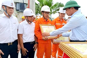 Công ty Điện lực Phú Thọ nhận Bằng khen của UBND tỉnh Quảng Ninh