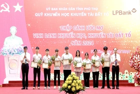 Phát động “Tuần lễ hưởng ứng học tập suốt đời” và vinh danh khuyến học, khuyến tài năm 2024