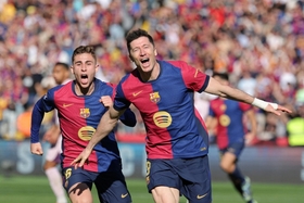 Lewandowski chói sáng, Barca duy trì ngôi đầu La Liga 2024/25