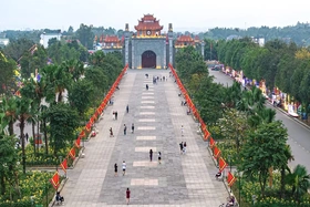 Thiêng liêng cội nguồn dân tộc