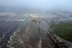 Sóng thần đổ bộ loạt bờ biển sau trận động đất 8,8 độ