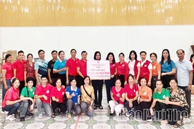 Trao 950 suất quà hỗ trợ người dân vùng lũ tỉnh Thái Nguyên