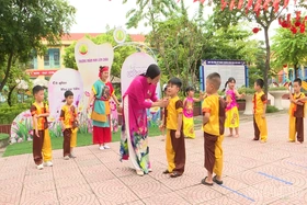Thắp lửa cho “ngôi trường hạnh phúc”