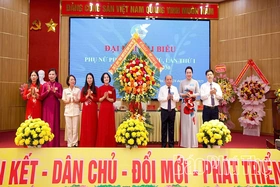 Phó Bí thư Tỉnh uỷ, Chủ tịch Ủy ban MTTQ tỉnh Bùi Đức Hinh dự Đại hội đại biểu Phụ nữ phường Vân Phú lần thứ I