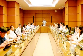 Đoàn Đại biểu Quốc hội tỉnh Phú Thọ thảo luận tại tổ