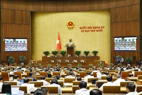 Ngày 30/10, Quốc hội tiếp tục thảo luận về kết quả và kế hoạch phát triển kinh tế - xã hội