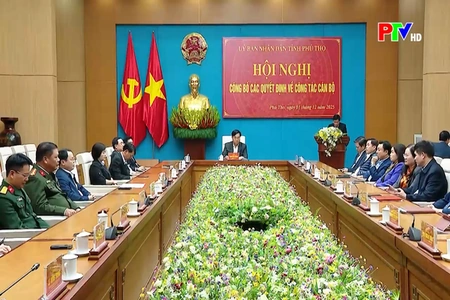 UBND tỉnh công bố các quyết định về công tác cán bộ