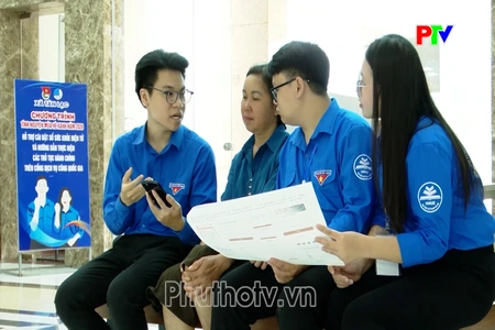 “Cánh tay nối dài” hỗ trợ người dân chuyển đổi số