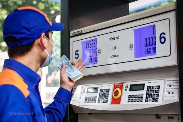 Bộ Tài chính thực hiện nhiều giải pháp để giảm giá xăng dầu