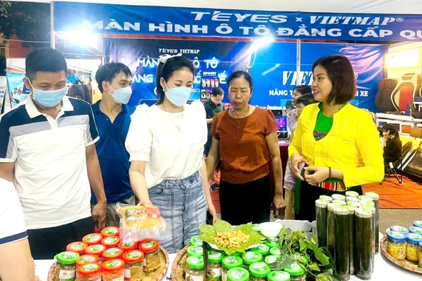 Sản phẩm OCOP Đất Tổ được đông đảo đồng bào và du khách biết đến