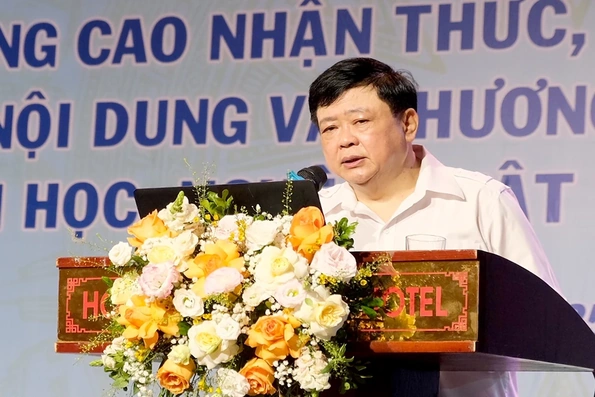 Nâng cao nhận thức, trình độ, năng lực; đổi mới nội dung, phương thức lãnh đạo, quản lý văn học nghệ thuật trong tình hình mới