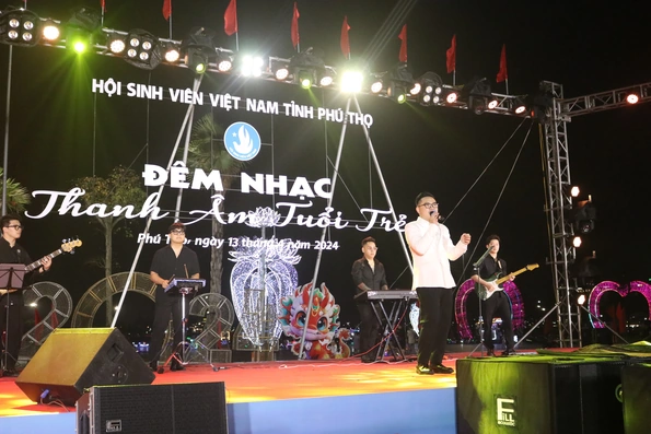 Sôi động đêm nhạc “Thanh âm tuổi trẻ”