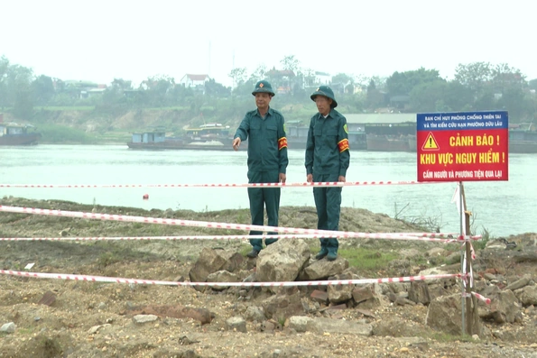 Tháo gỡ, hủy nổ quả bom tại sông Lô