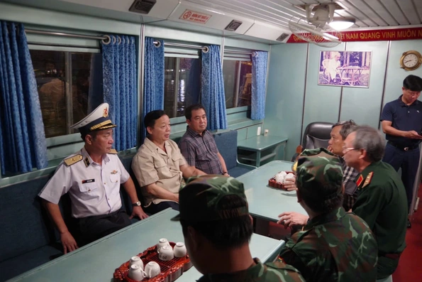 Phó Thủ tướng Trần Hồng Hà trực tiếp chỉ đạo cứu hộ cứu nạn vụ chìm tàu trên vịnh Hạ Long