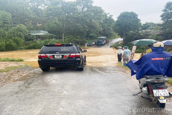 Khẩn trương xử lý các điểm trượt sạt trên tuyến đường 433 đi các xã vùng cao
