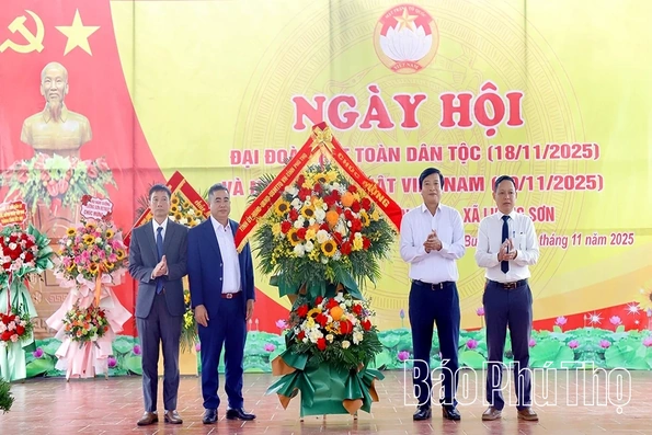 Phó Bí thư Tỉnh ủy Nguyễn Mạnh Sơn dự Ngày hội Đại đoàn kết toàn dân tộc tại thôn Đồng Bưng