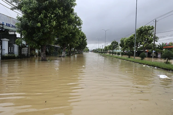 Thời tiết ngày 29/10: Mưa lớn kéo dài từ TP Huế đến Quảng Ngãi, nguy cơ cao lũ quét và sạt lở đất