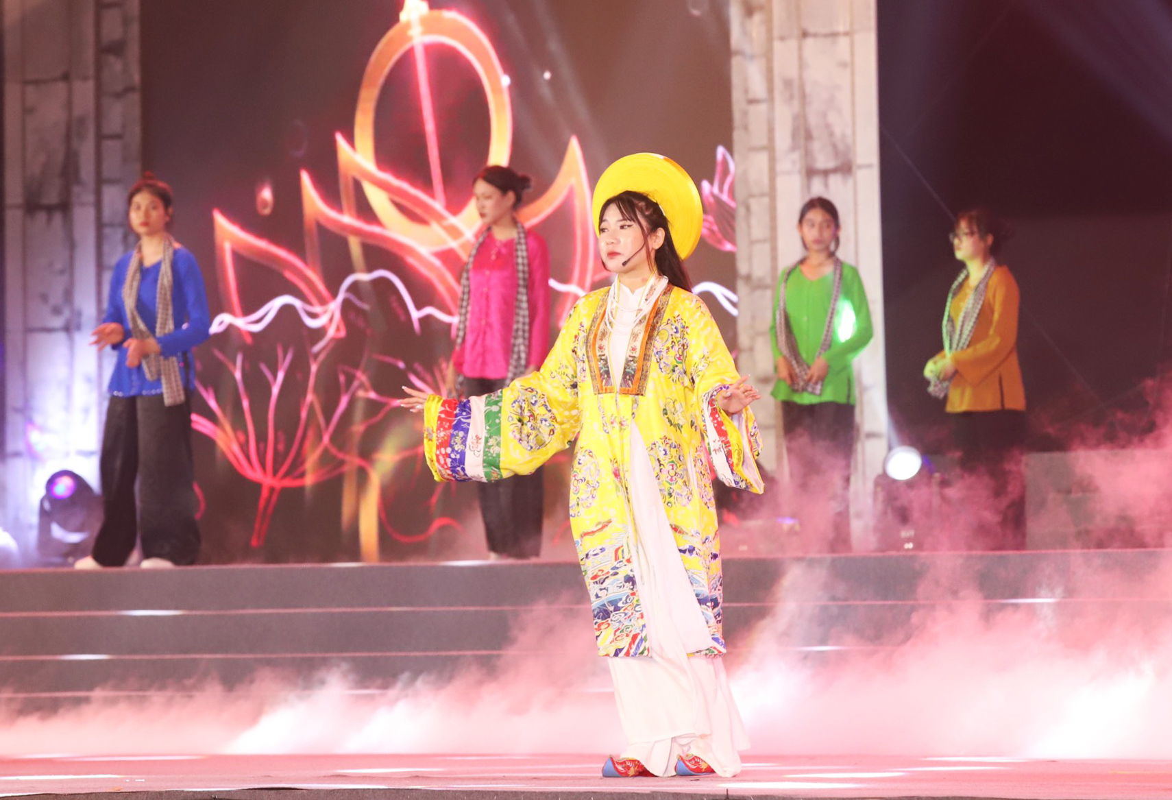 Rực rỡ sắc màu di sản văn hóa