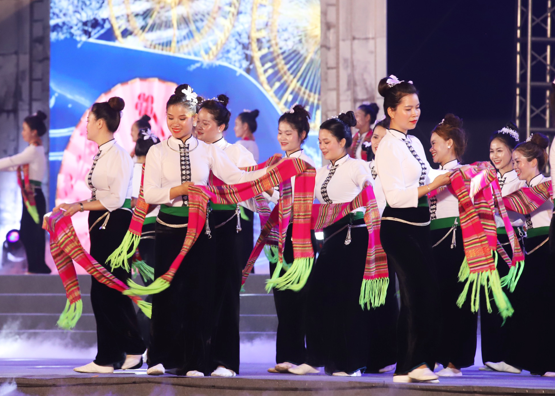 Rực rỡ sắc màu di sản văn hóa