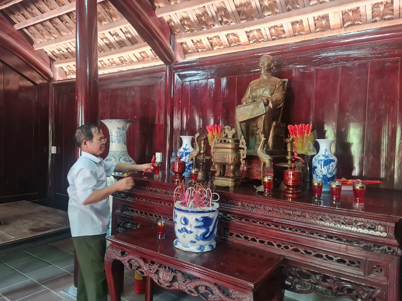 Noi gương Bác, làm nhiều điều hay