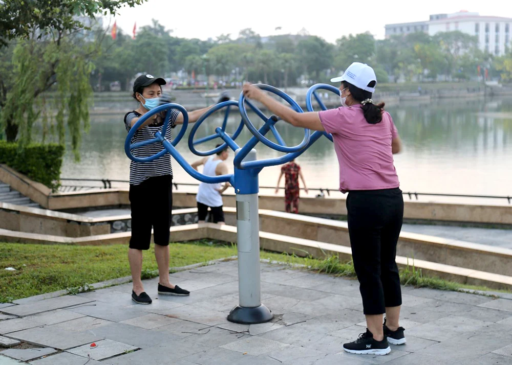 Ngày mới trên Công viên Văn Lang