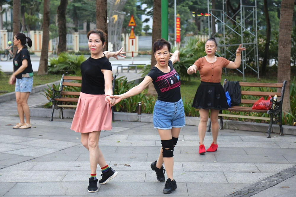 Ngày mới trên Công viên Văn Lang