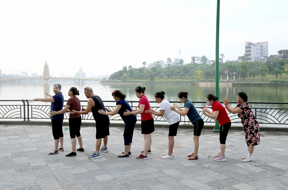 Ngày mới trên Công viên Văn Lang