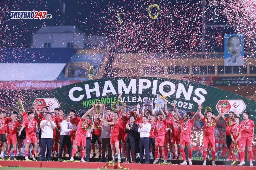 CLB CAHN vô địch V-League ngay khi vừa thăng hạng