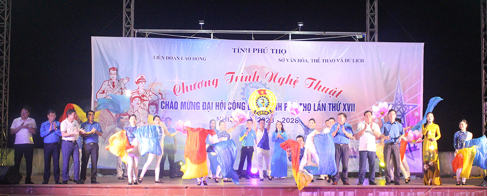 Biểu diễn nghệ thuật chào mừng Đại hội Công đoàn tỉnh