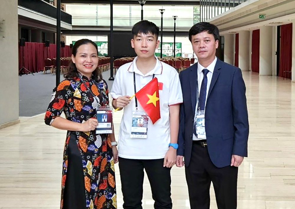 Student from Hung Vuong Gifted High School wins a silver medal at the 2023 International Olympiad in Informatics