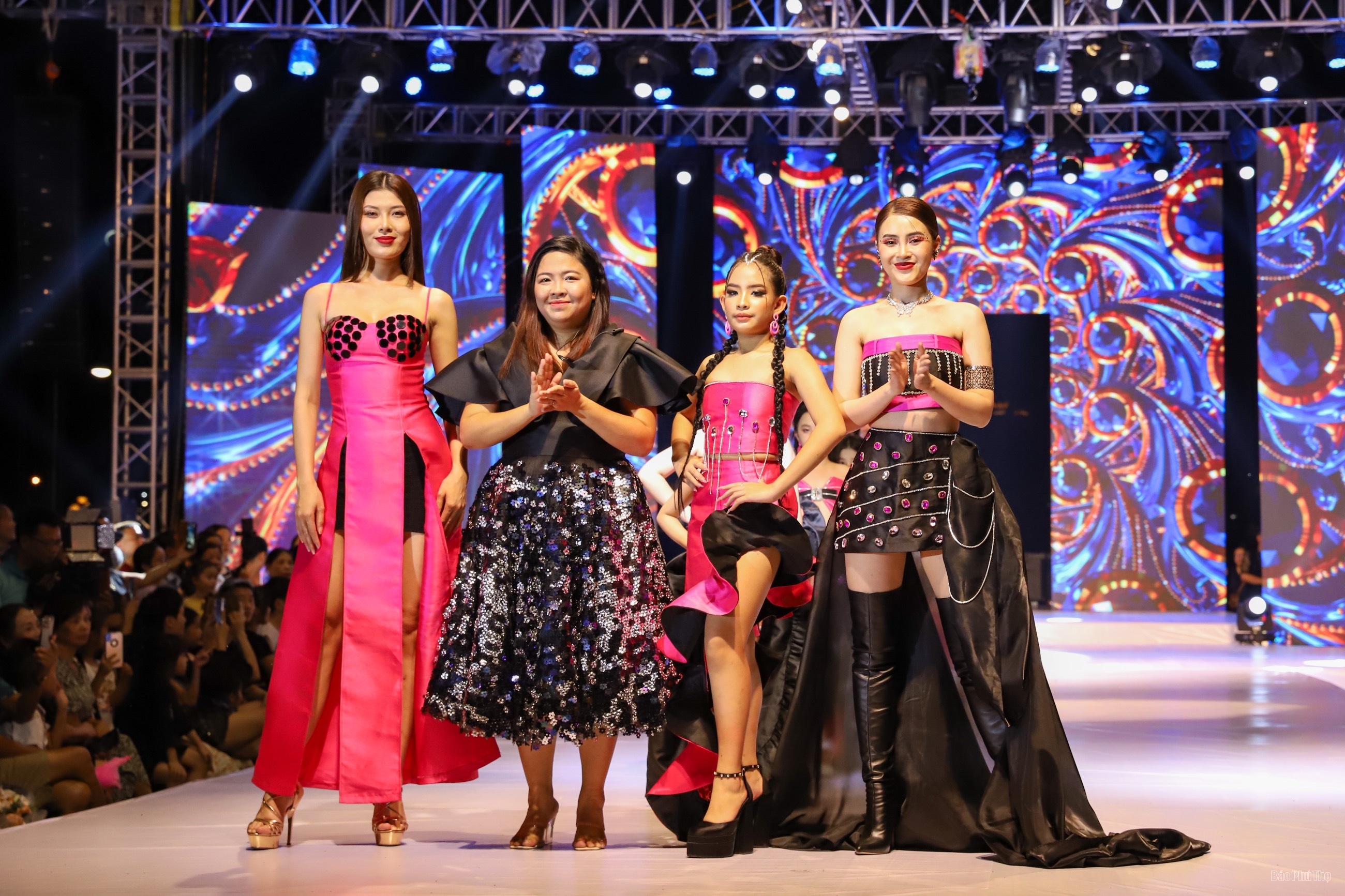 Feast your eyes on the opening night of Fall-Winter 2023 Fashion Week Season 2