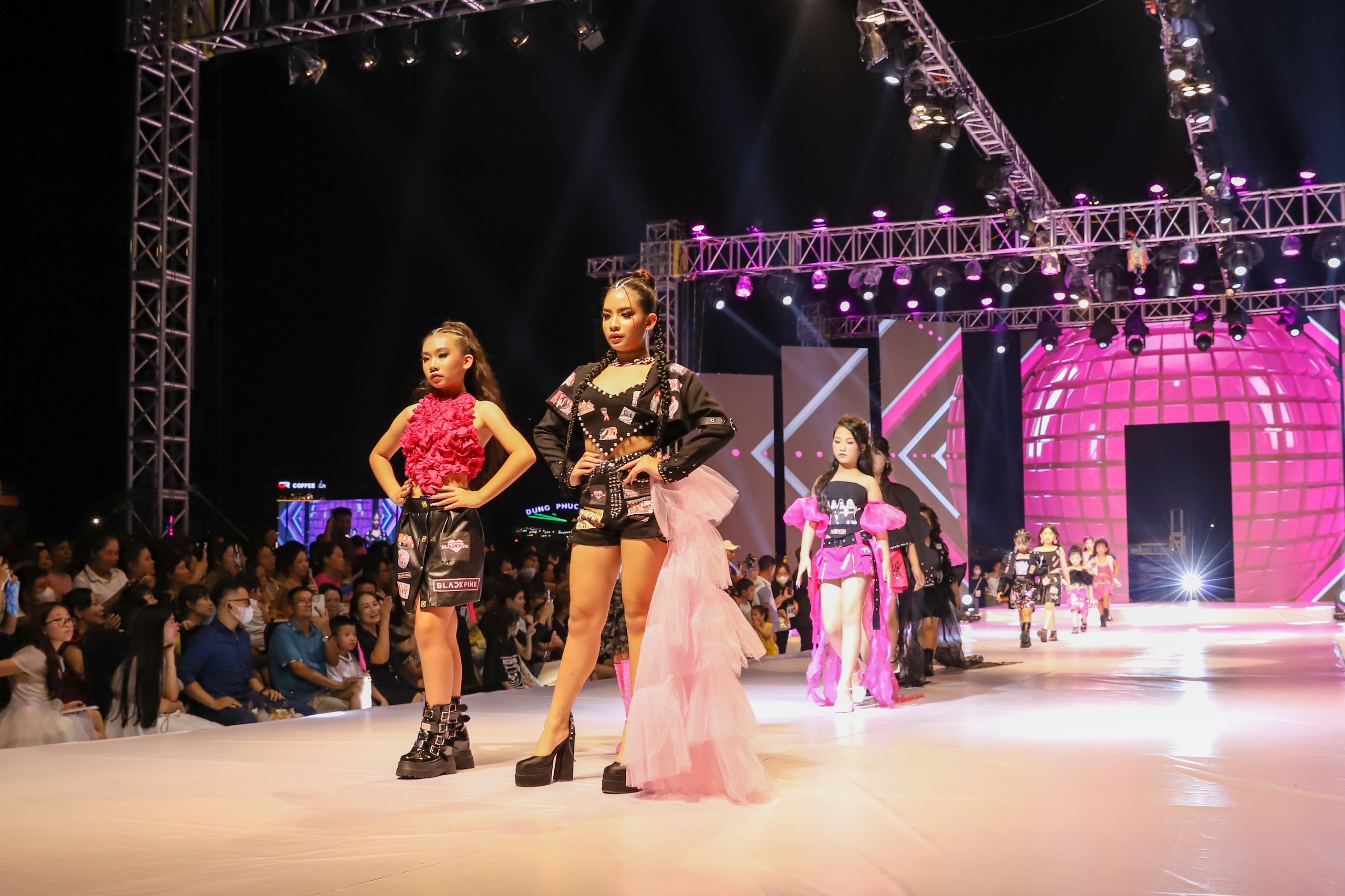 Feast your eyes on the opening night of Fall-Winter 2023 Fashion Week Season 2
