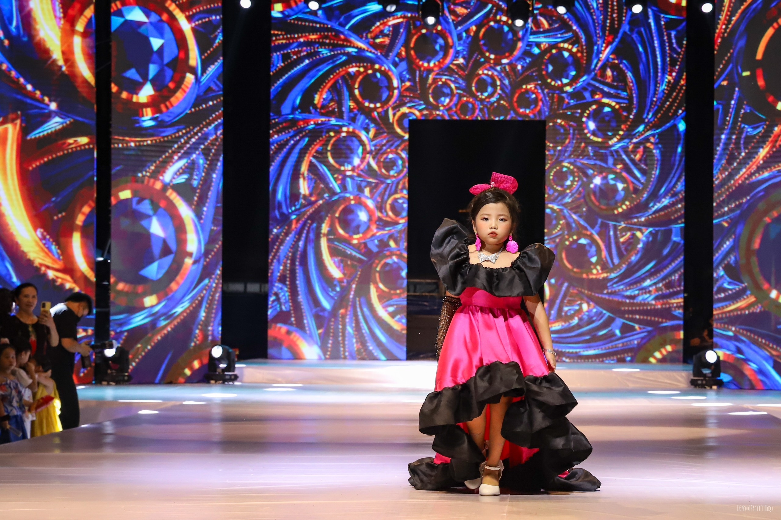 Feast your eyes on the opening night of Fall-Winter 2023 Fashion Week Season 2