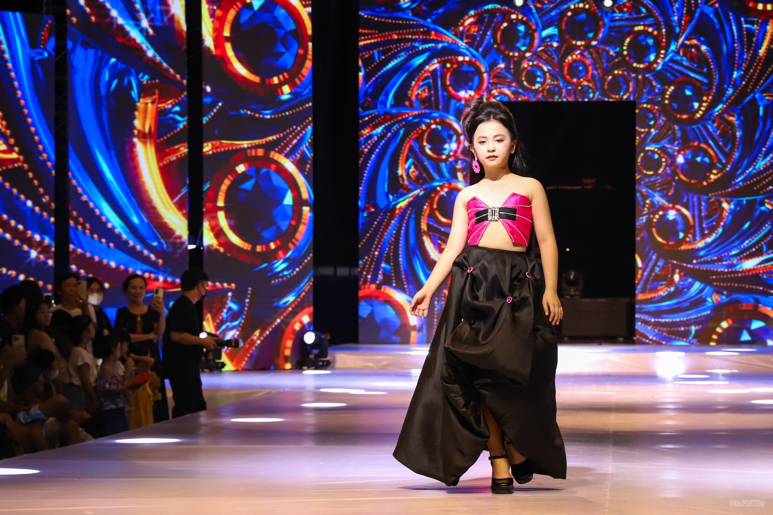 Feast your eyes on the opening night of Fall-Winter 2023 Fashion Week Season 2