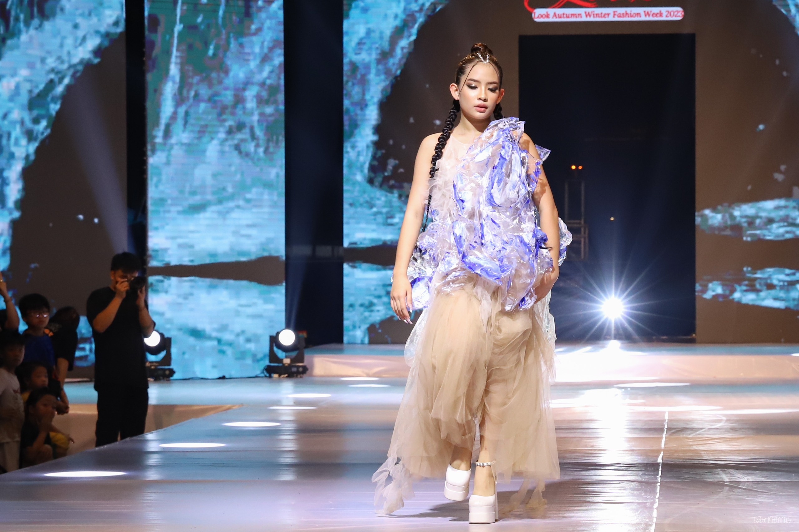 Feast your eyes on the opening night of Fall-Winter 2023 Fashion Week Season 2