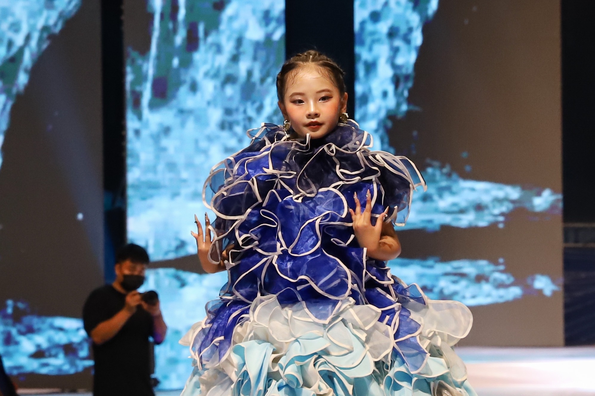 Feast your eyes on the opening night of Fall-Winter 2023 Fashion Week Season 2