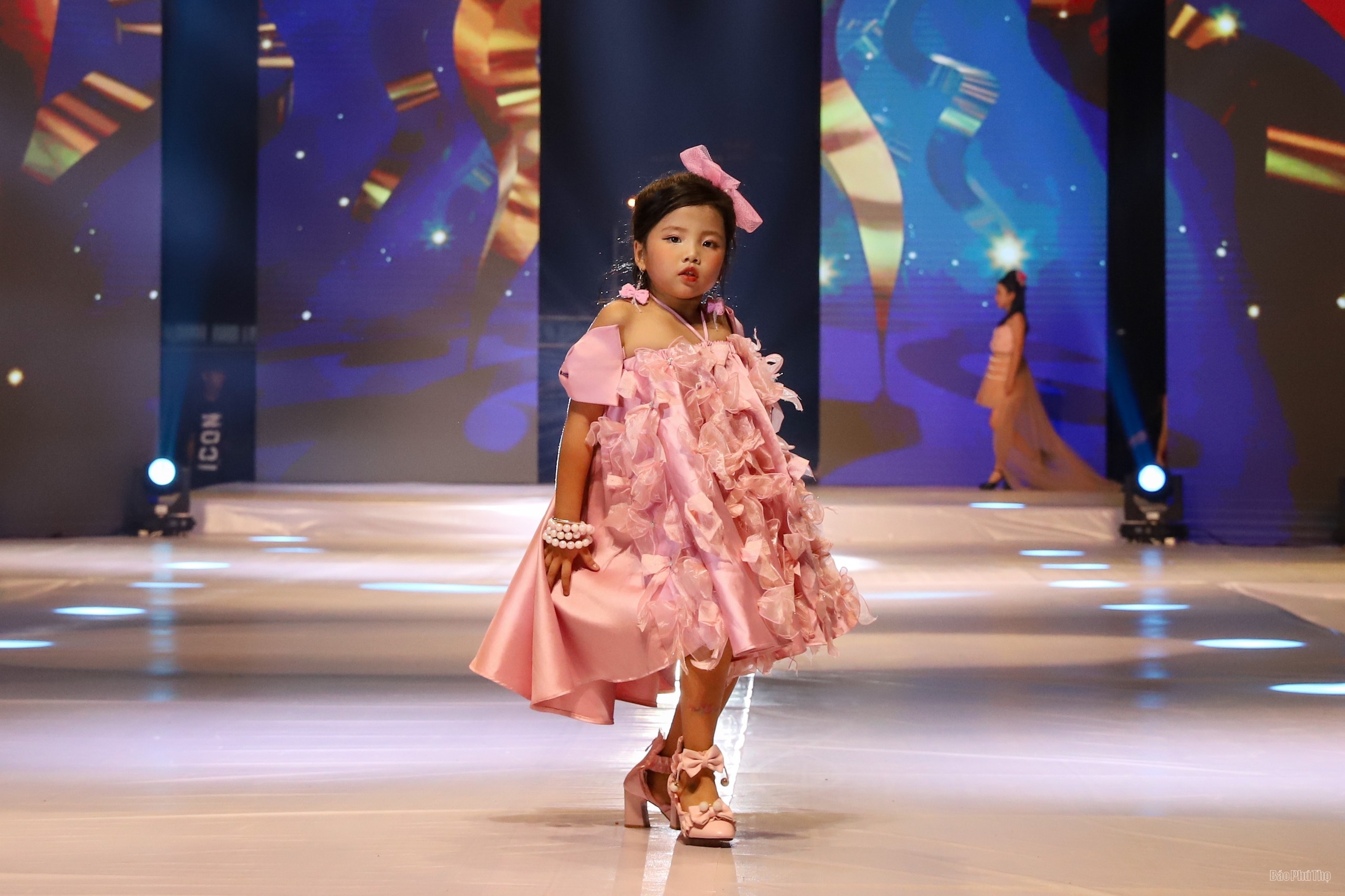 Feast your eyes on the opening night of Fall-Winter 2023 Fashion Week Season 2