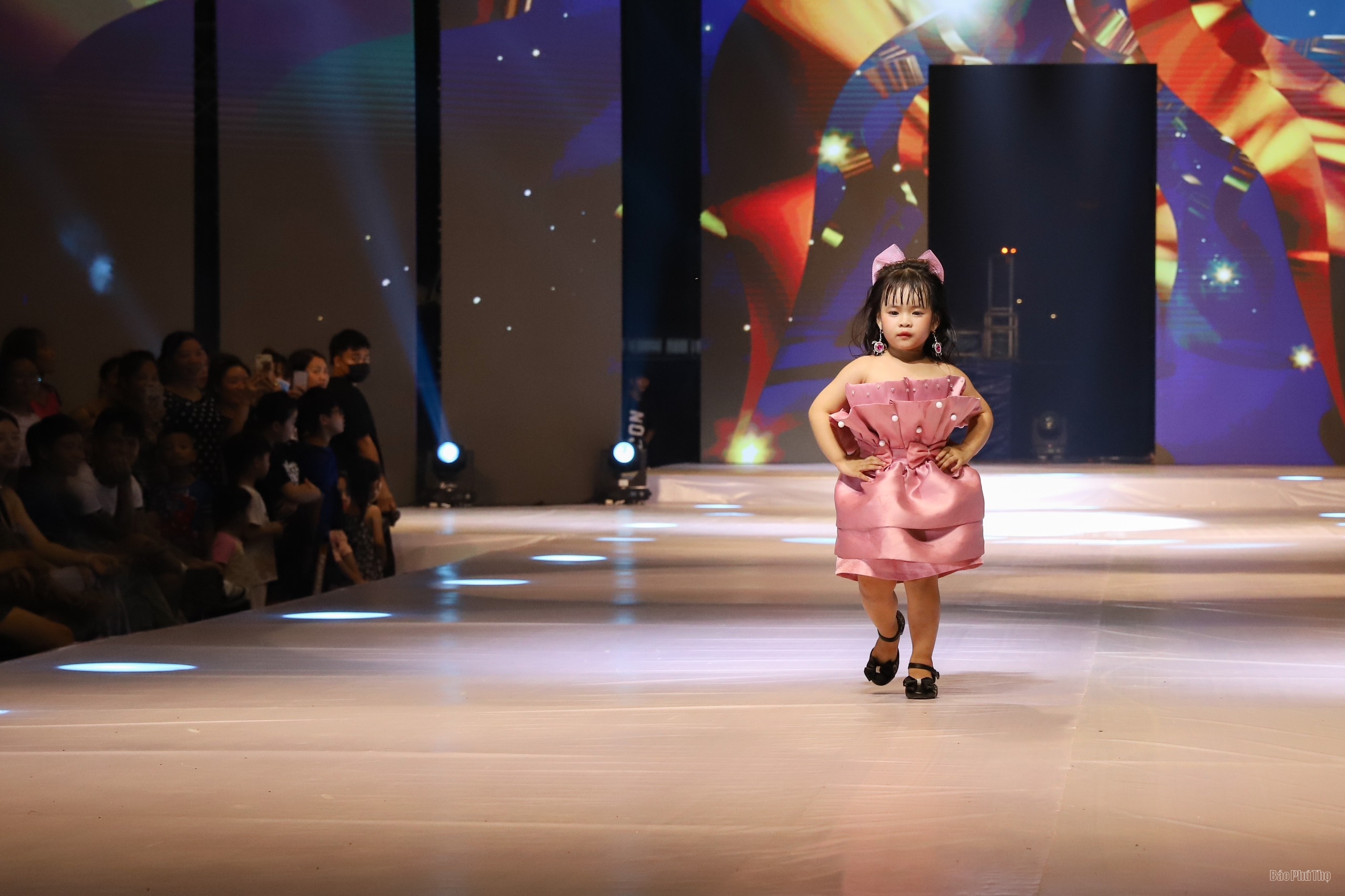 Feast your eyes on the opening night of Fall-Winter 2023 Fashion Week Season 2