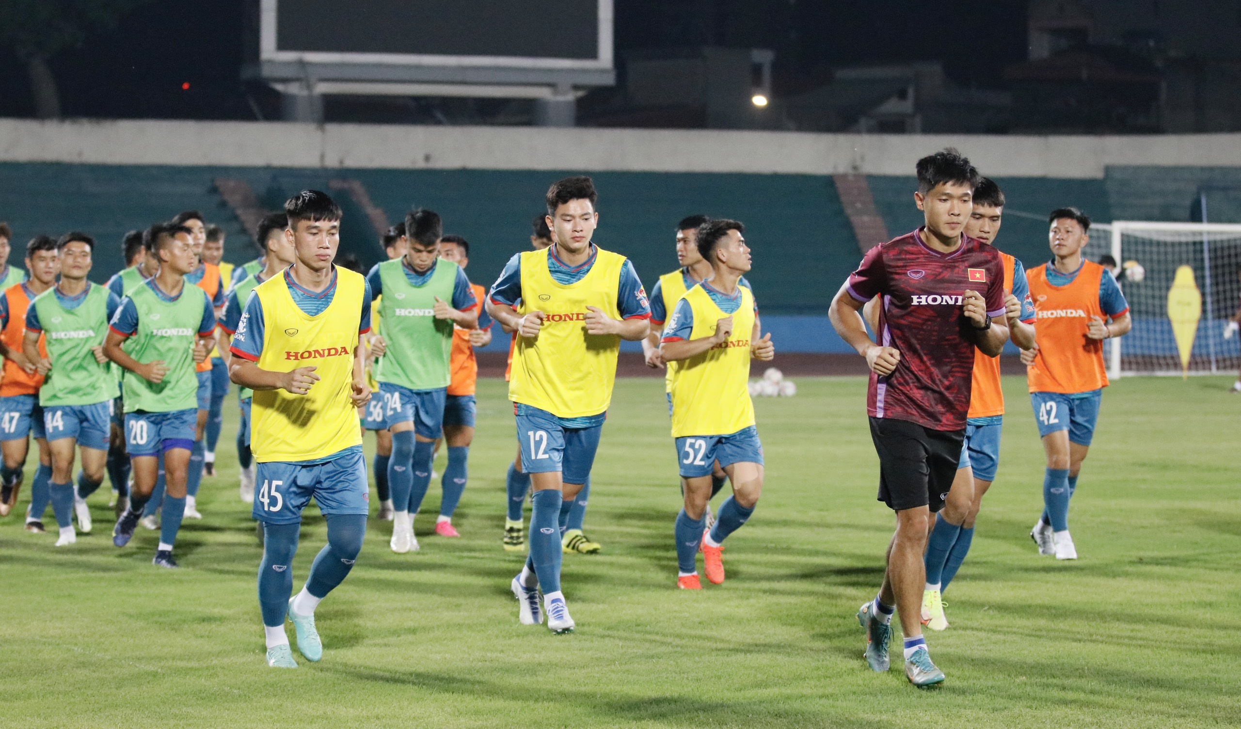 Vietnam U23 Team has a practice session to get acquainted with Viet Tri Stadium