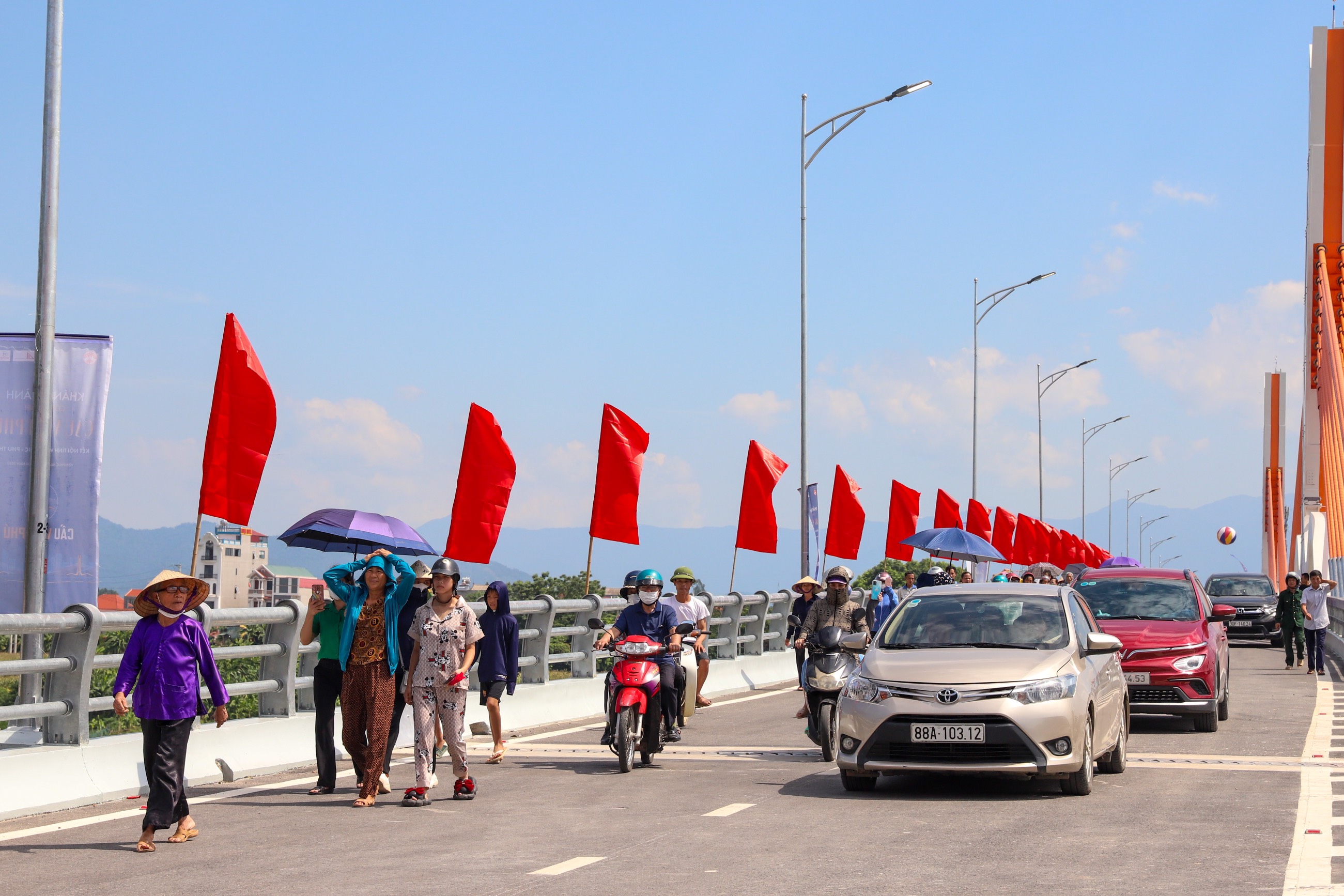 Khánh thành cầu Vĩnh Phú qua sông Lô nối tỉnh Phú Thọ và Vĩnh Phúc