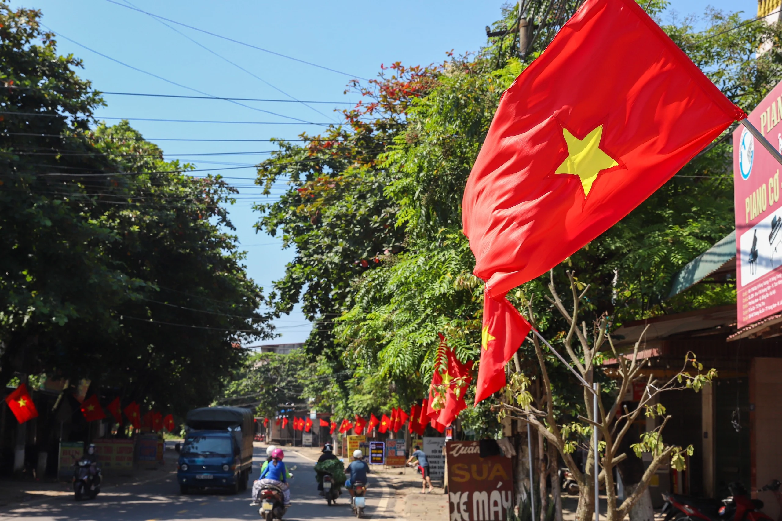 Rực rỡ cờ sao mừng Quốc khánh