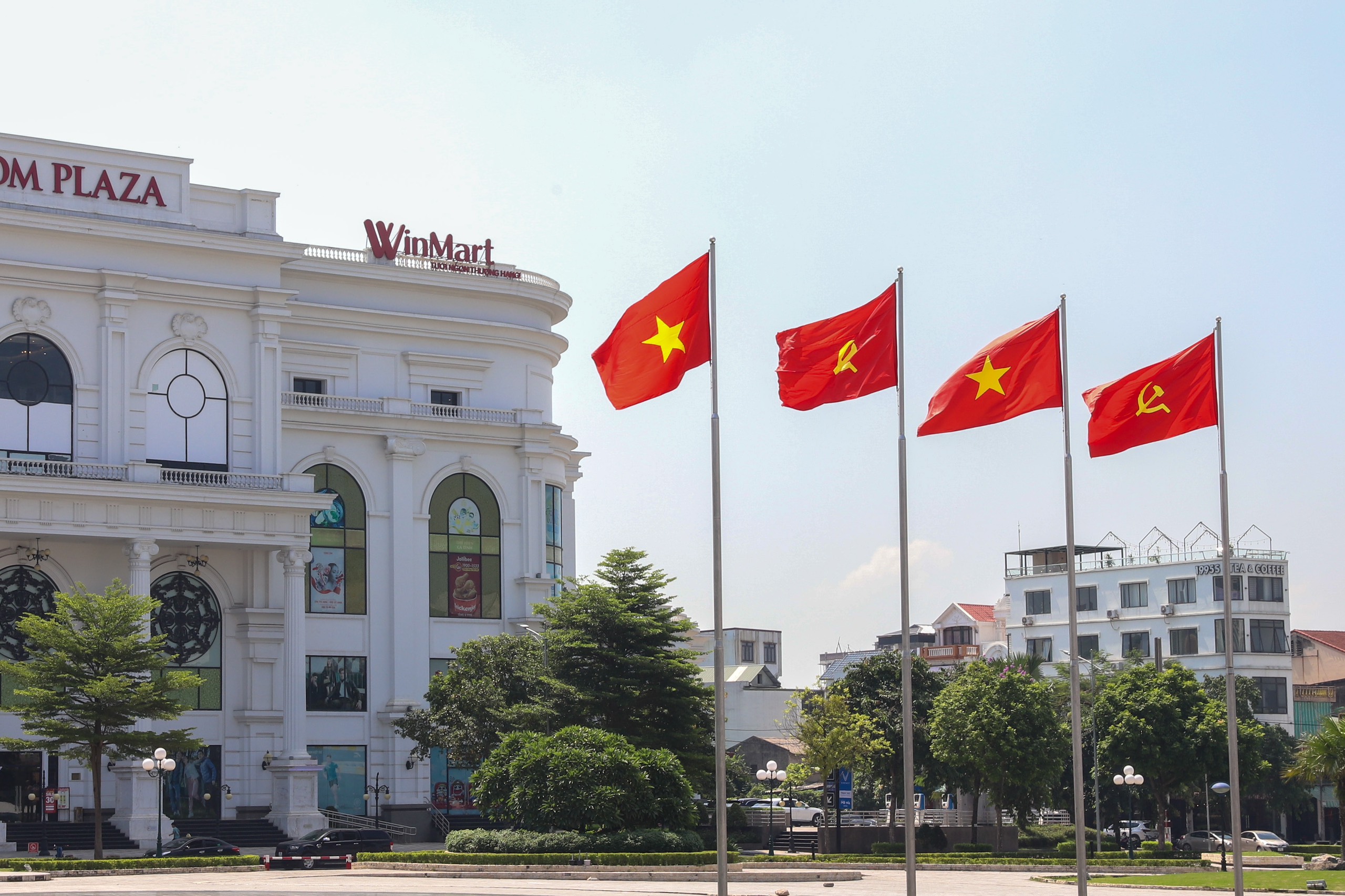 Rực rỡ cờ sao mừng Quốc khánh
