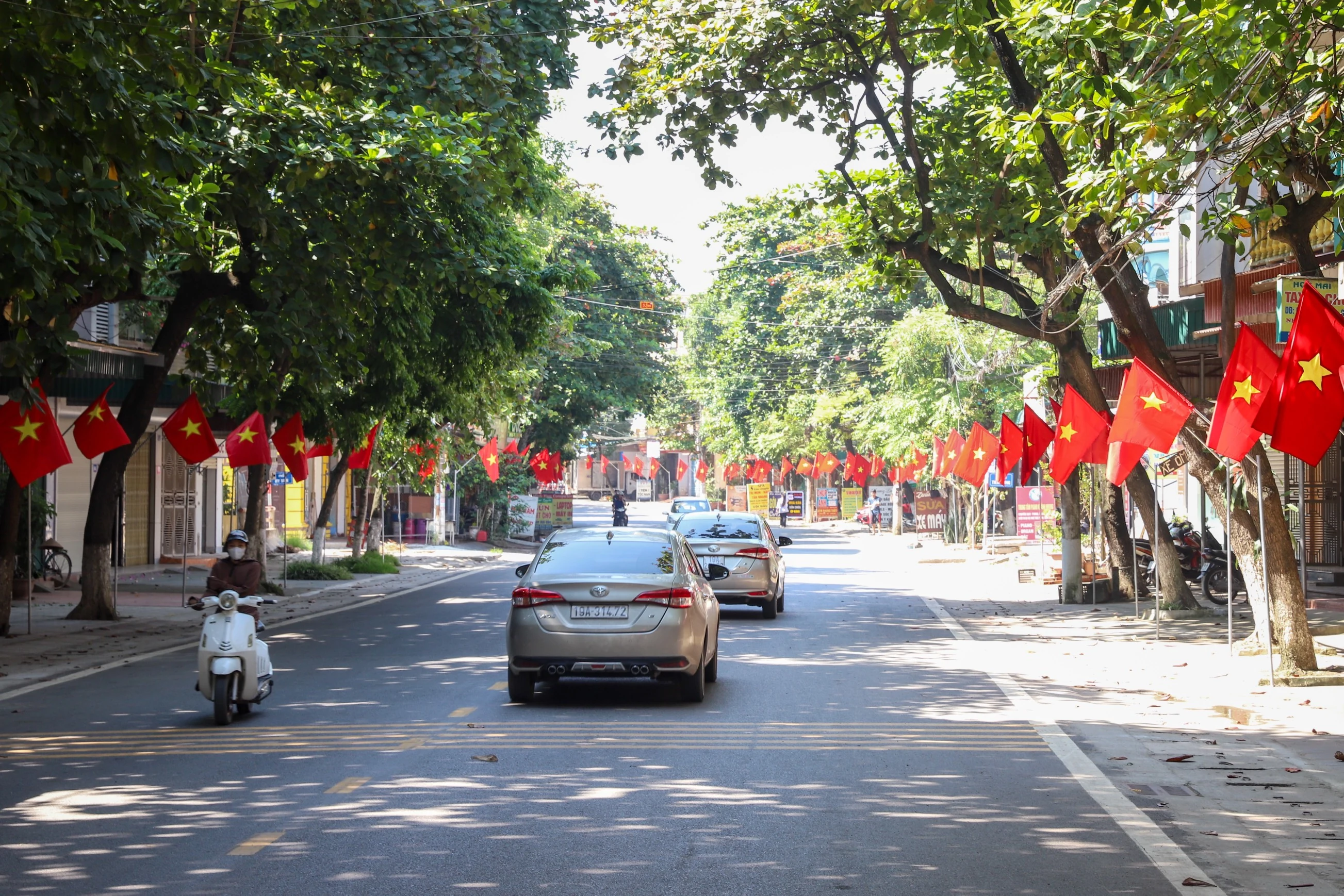 Rực rỡ cờ sao mừng Quốc khánh