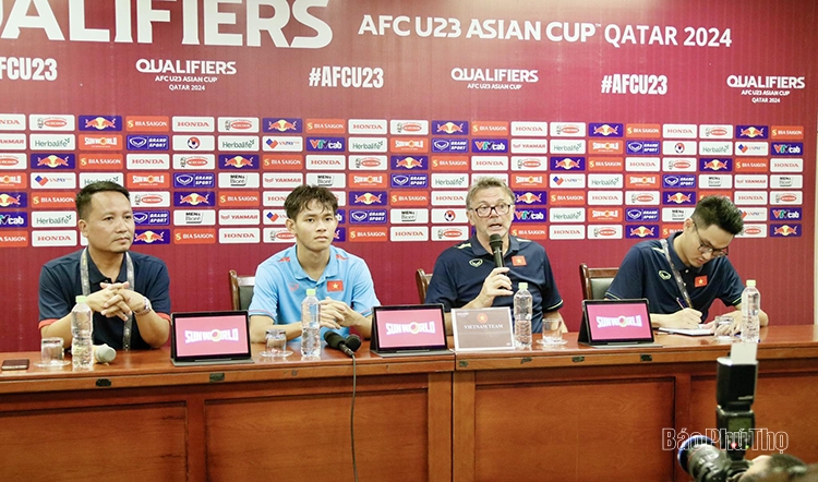 HLV Philippe Troussier: U23 Việt Nam sẽ thi đấu hiện đại cùng lối chơi kiểm soát bóng