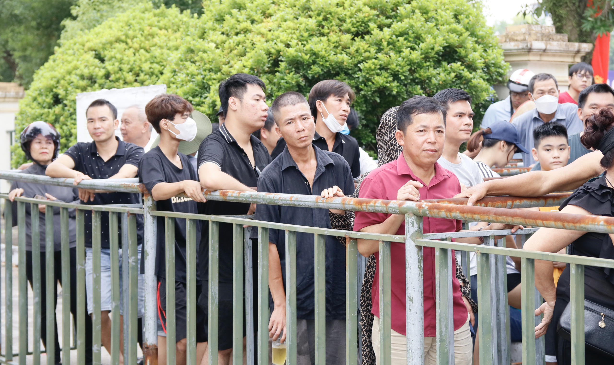 Fans lines up to buy tickets for U23 Vietnam’s matches at U23 Asian Cup