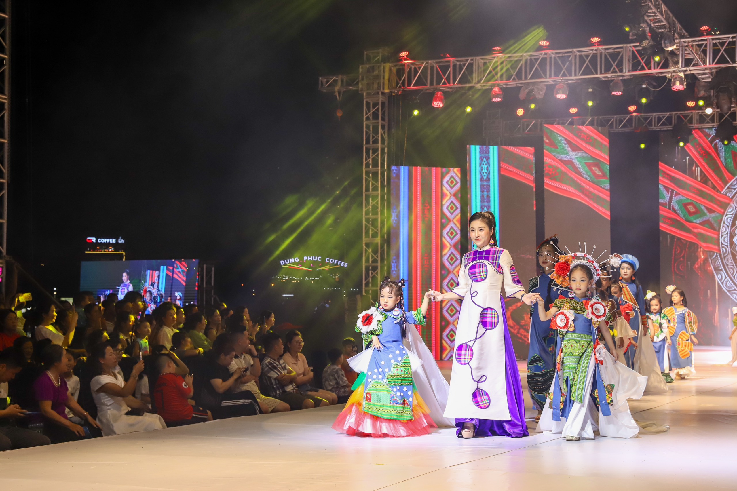 Special closing night of Fall-Winter 2023 Fashion Week season 2