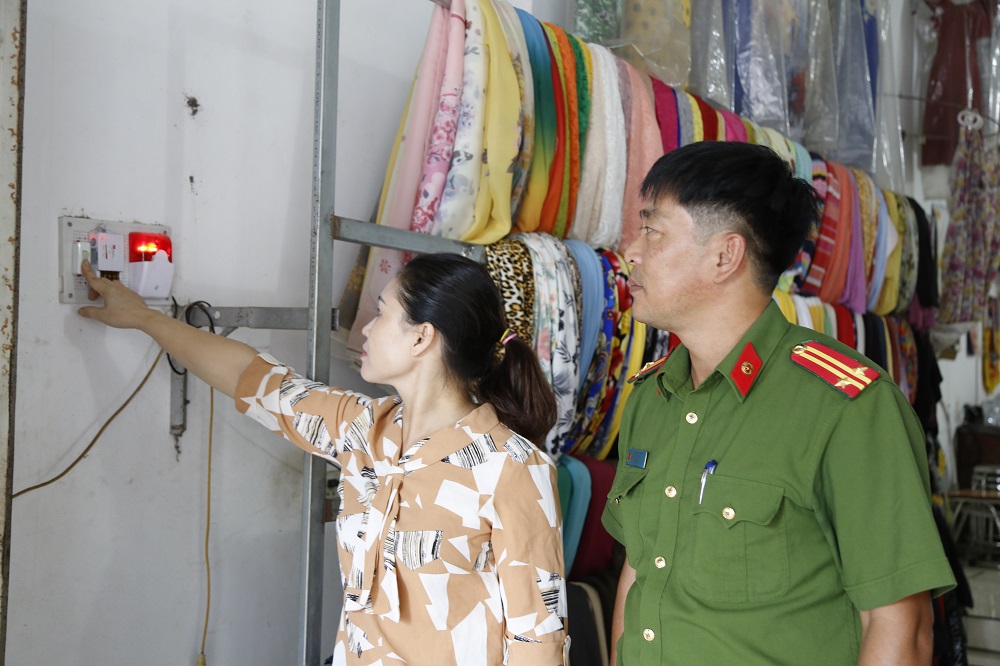 Lực lượng chớp được “thời điểm vàng” trong xử lý cháy nổ tại khu dân cư