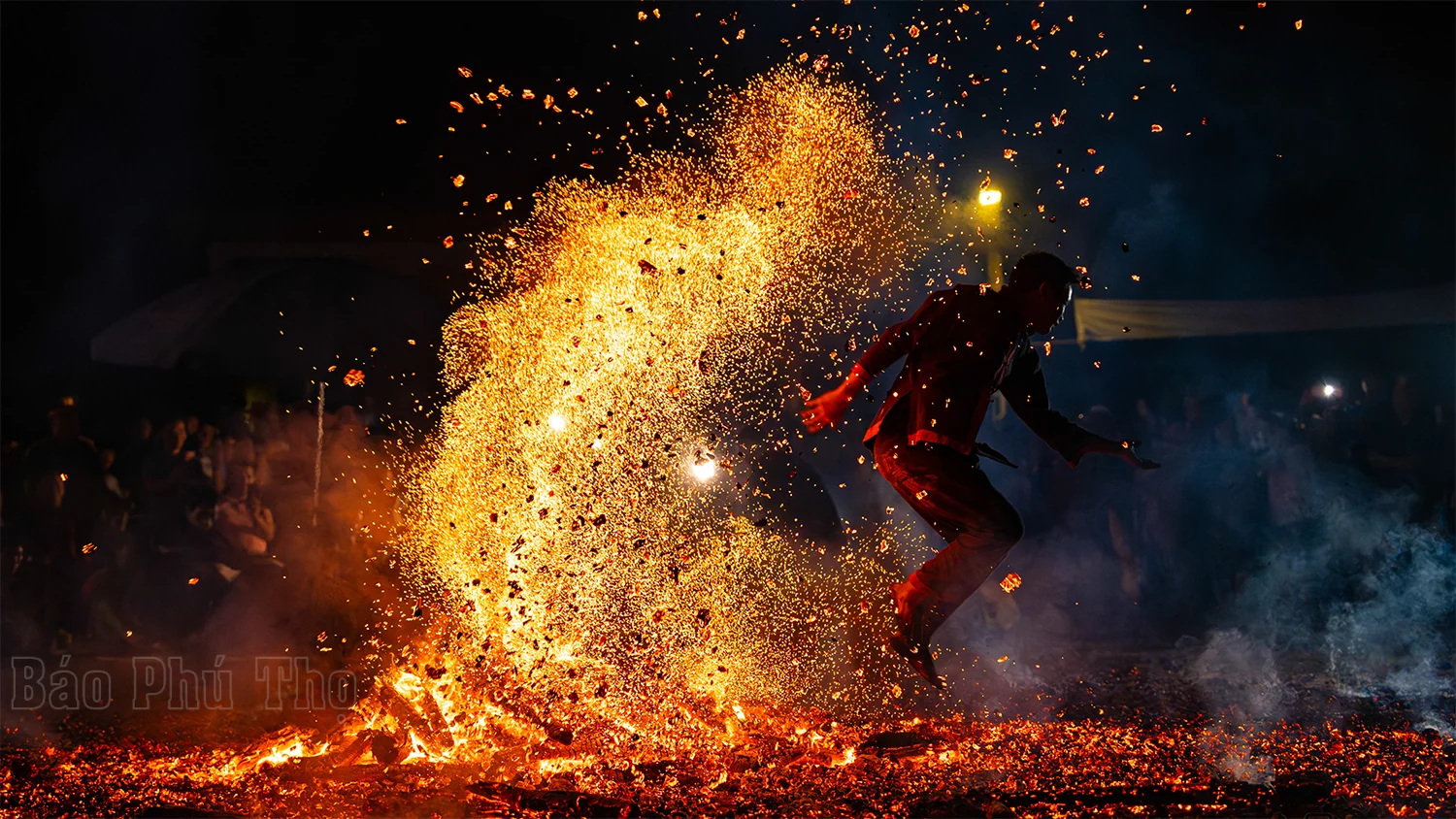 Lễ hội nhảy lửa của người Pà Thẻn